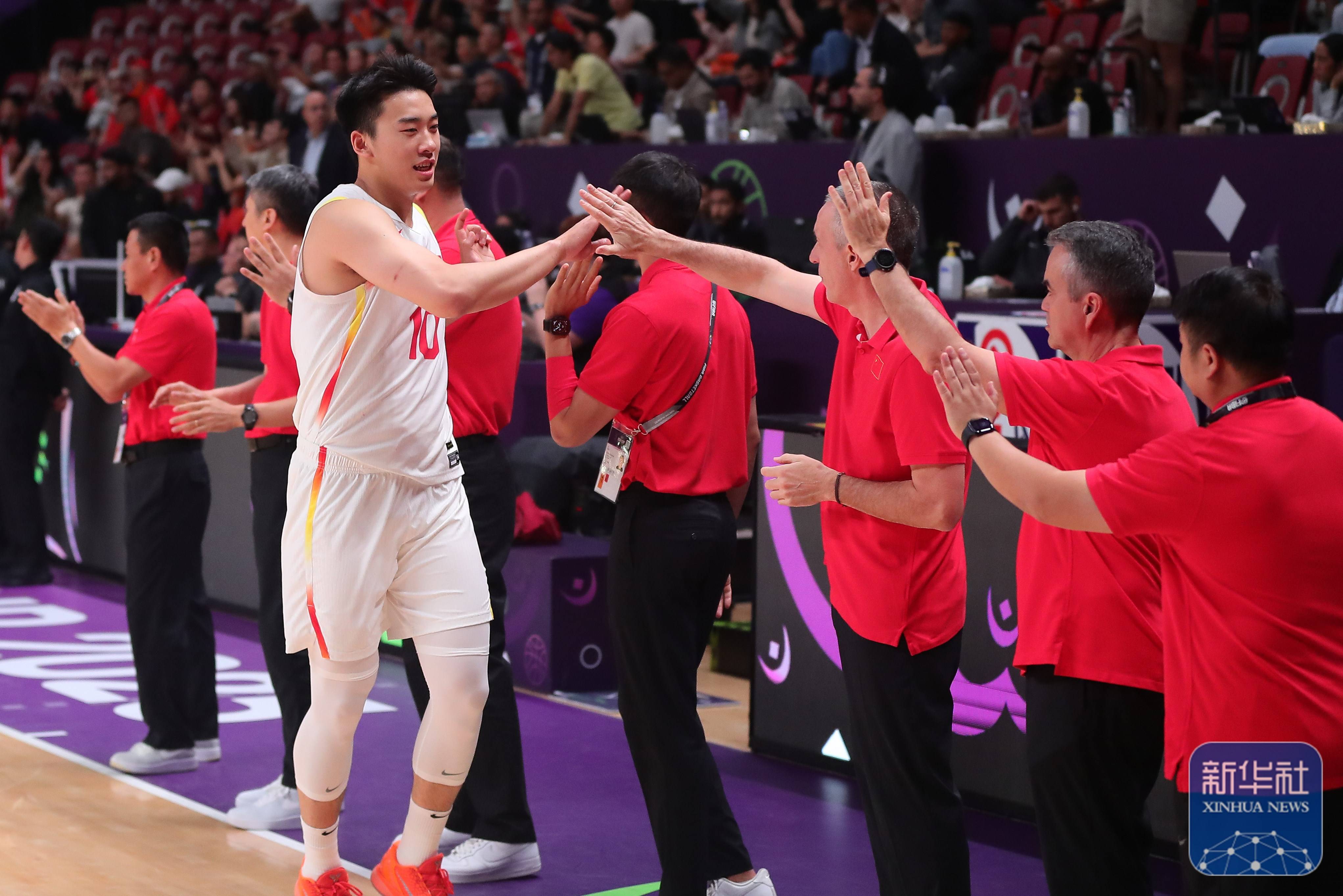 国际比赛日亚特兰大战术微调布鲁克林篮网今晨官宣签约，现场解说直呼：今晚完成体检引欢呼的简单介绍