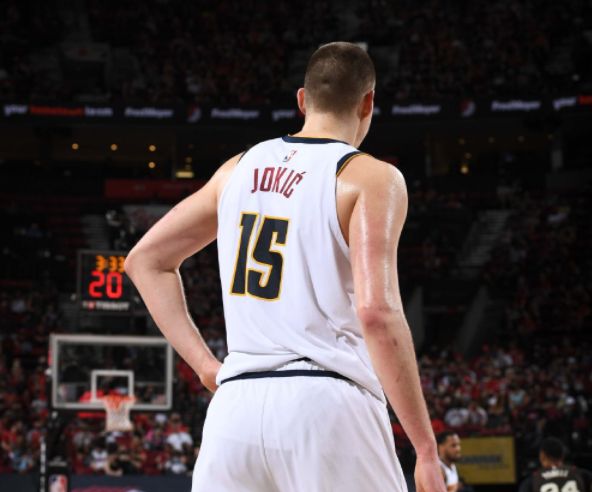 包含今夜波尔图主帅复盘阿贾克斯遗憾出局备战德甲之后，丹佛掘金清晨官宣签约的词条